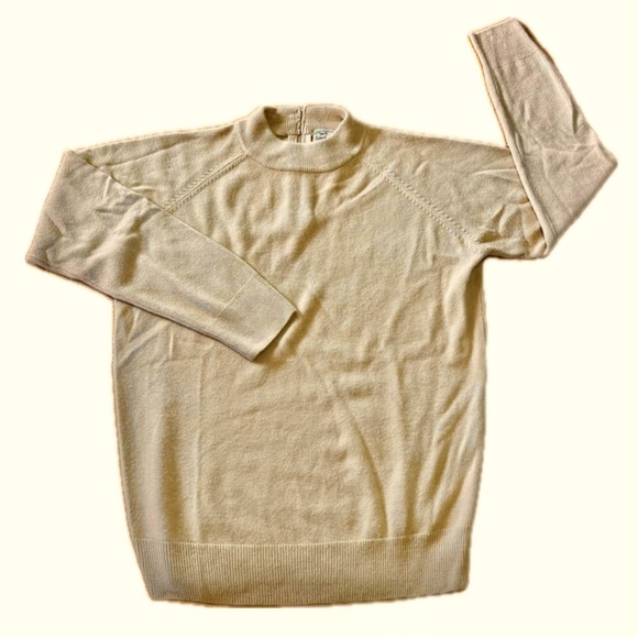Sweaters - Sarah Bentley vintage PM Petite Medium Camel Colored Sweater Soft